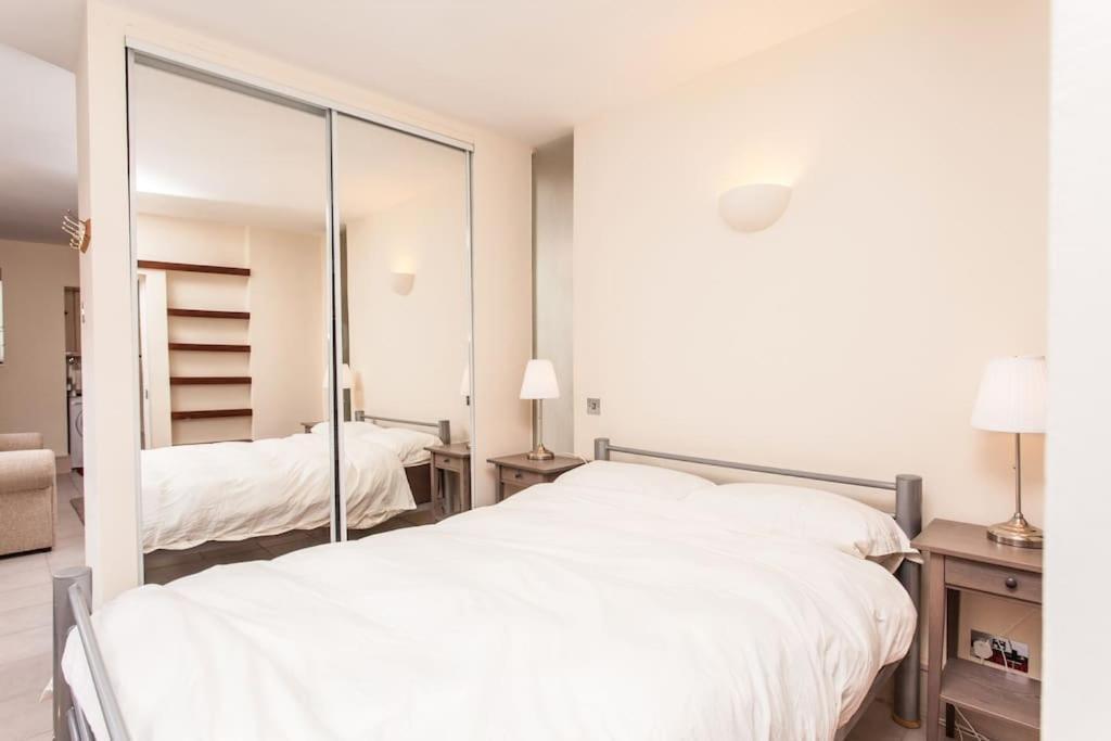 Awesome Apartment In The Heart Of Camden Town Лондон Экстерьер фото