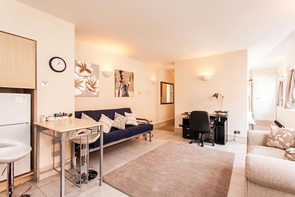 Awesome Apartment In The Heart Of Camden Town Лондон Экстерьер фото
