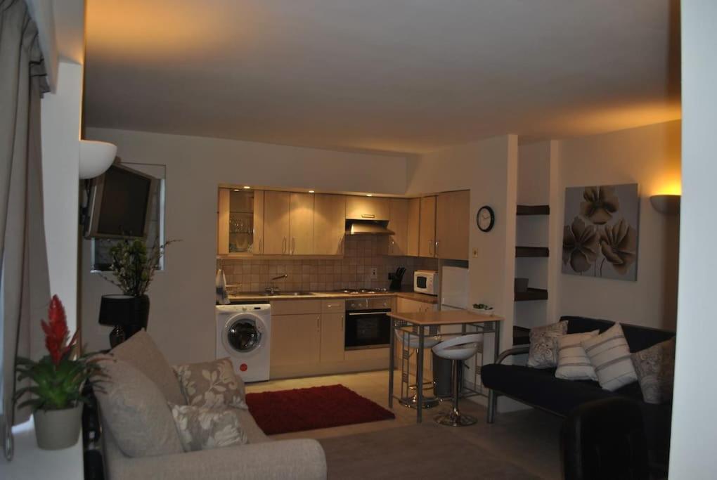 Awesome Apartment In The Heart Of Camden Town Лондон Экстерьер фото