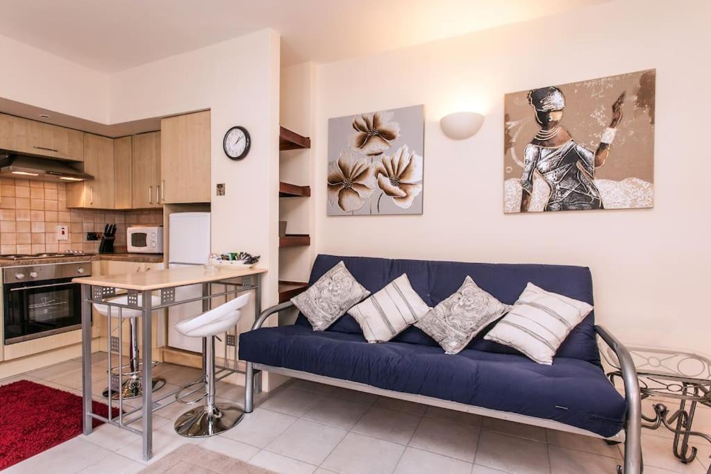 Awesome Apartment In The Heart Of Camden Town Лондон Экстерьер фото