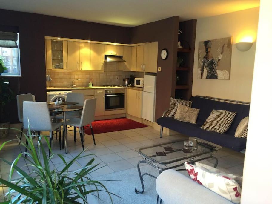 Awesome Apartment In The Heart Of Camden Town Лондон Экстерьер фото