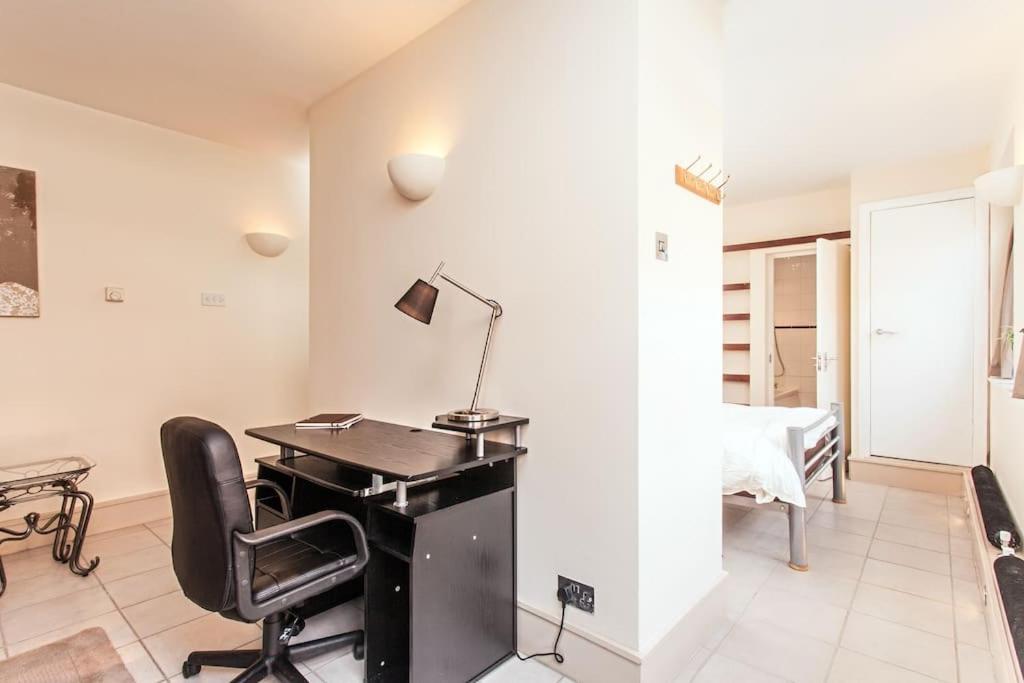 Awesome Apartment In The Heart Of Camden Town Лондон Экстерьер фото