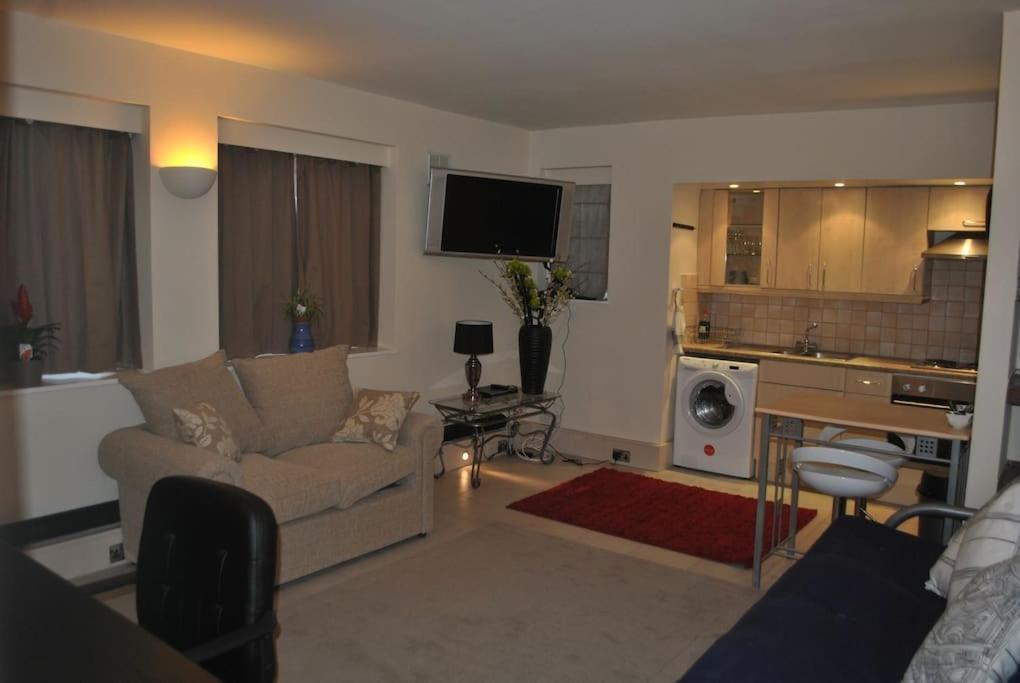 Awesome Apartment In The Heart Of Camden Town Лондон Экстерьер фото